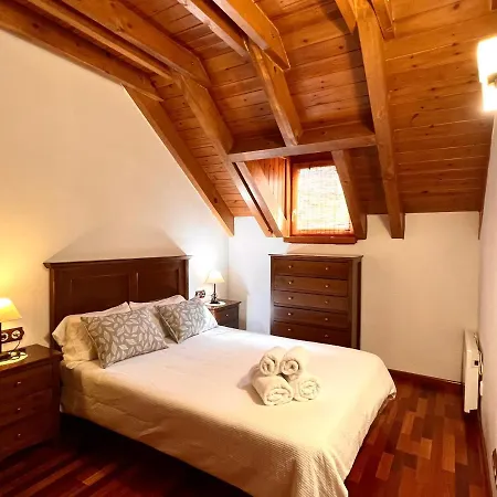 Apartament La Noguera - L'Amfitriona Rialp Buitenkant foto